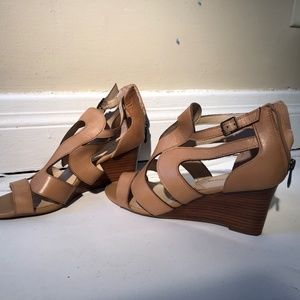 Adrienne Vittadini Cream Leather Wedge Sandals Size 8